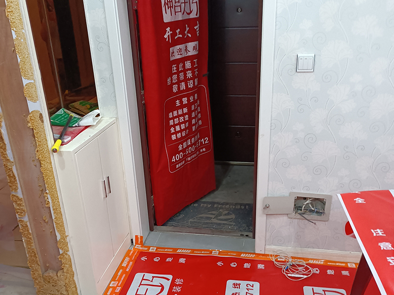 乳膠漆墻面裂縫怎么辦？墻面翻新要如何解決墻面問題