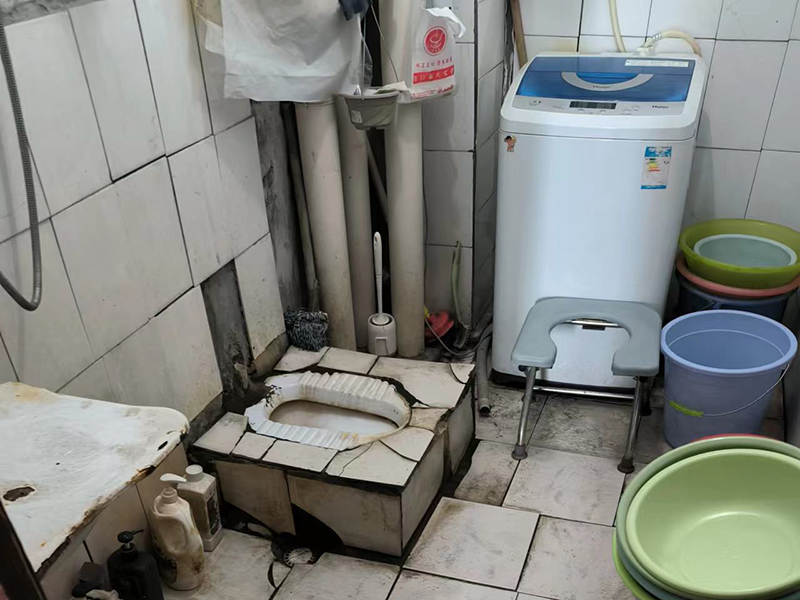 廚房衛(wèi)生間下水管嚴(yán)重滲水怎么辦？家庭管道改造施工案例