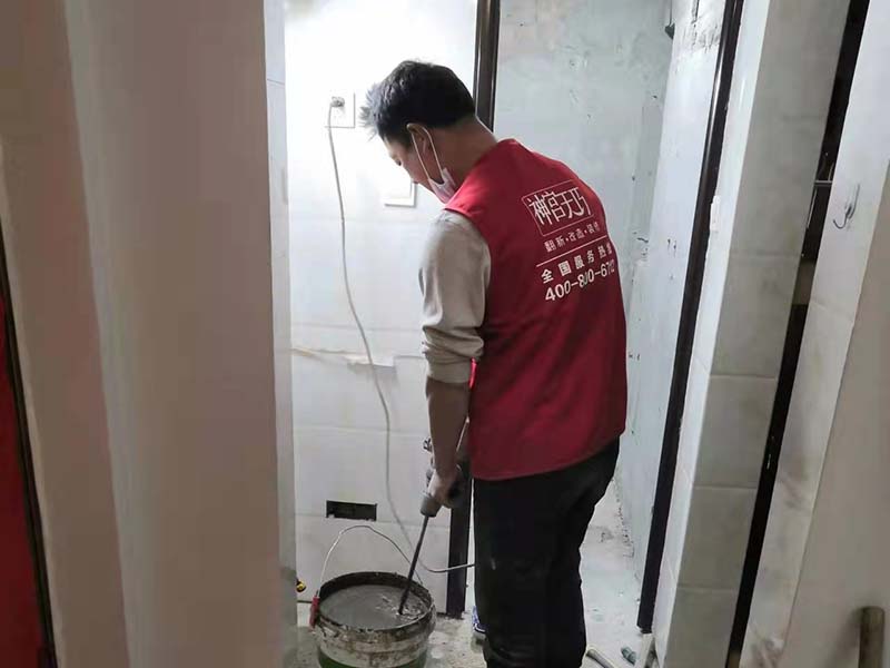 家里浴室周邊墻體發(fā)霉什么原因？怎樣解決衛(wèi)生間墻面漏水問題？